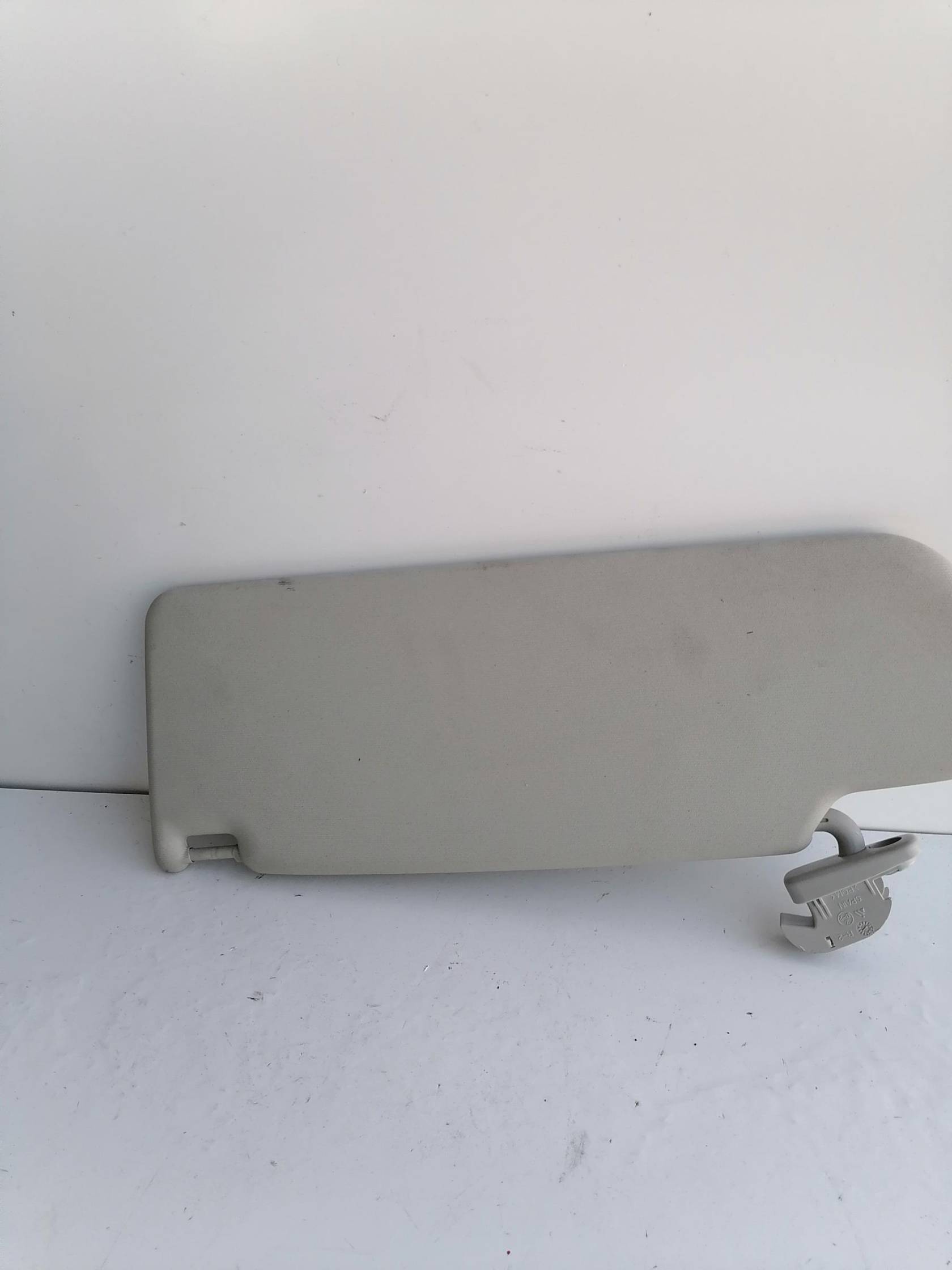 Aletta parasole parabrezza dx.